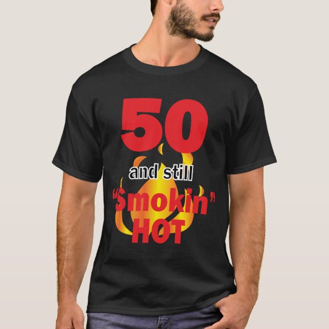 Camiseta 50 anos de idade e ainda fumando quente 2-50º aniv (Frente)