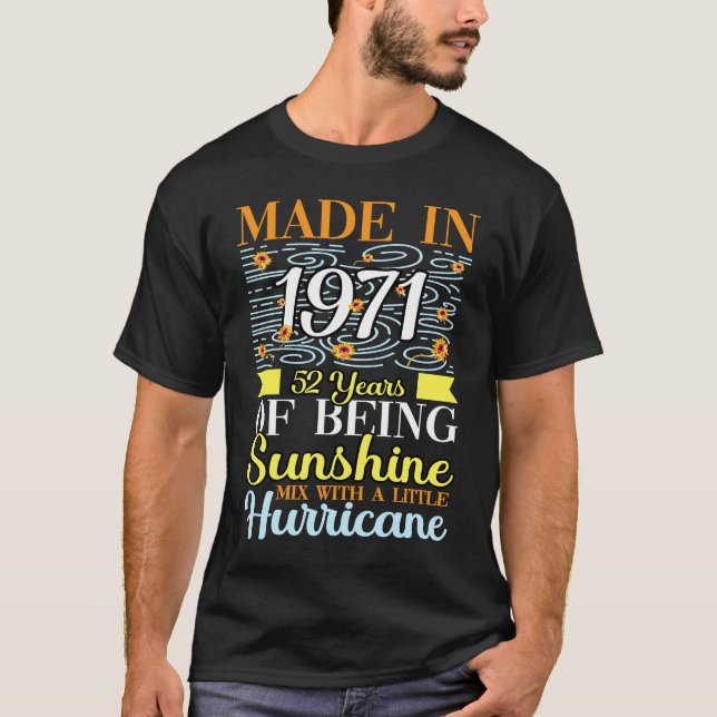Camiseta 52 Anos De Sol Misturado Com Uma Pequena Hora (Frente)