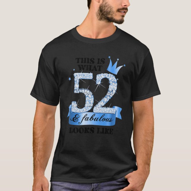 Camiseta 52 & Fabulous I Blue White Party Group Candid Phot (Frente)