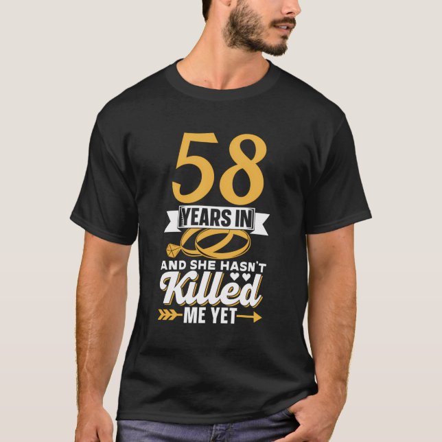 Camiseta 58 Anos Depois E Ela Ainda Não Me Matou. (Frente)