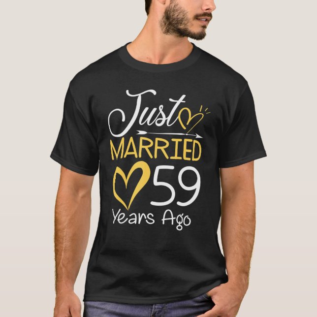 Camiseta 59º Recem casados de aniversário de casamento há 5 (Frente)
