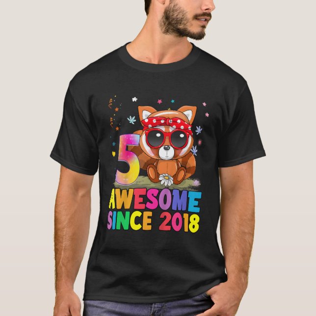 Camiseta 5 5 Red Panda Incrível Desde 2018 (Frente)