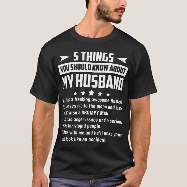 Camiseta 5 coisas que você deve saber sobre meu marido é a (Frente)
