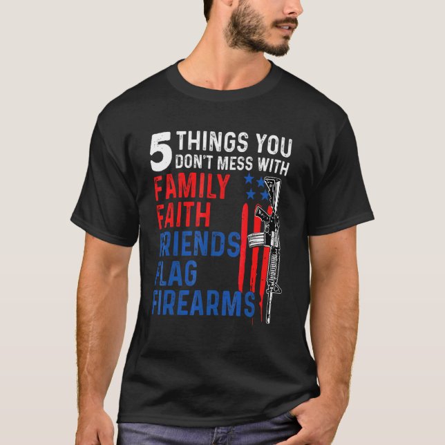 Camiseta 5 coisas que você não confunde com amigos de fé fa (Frente)
