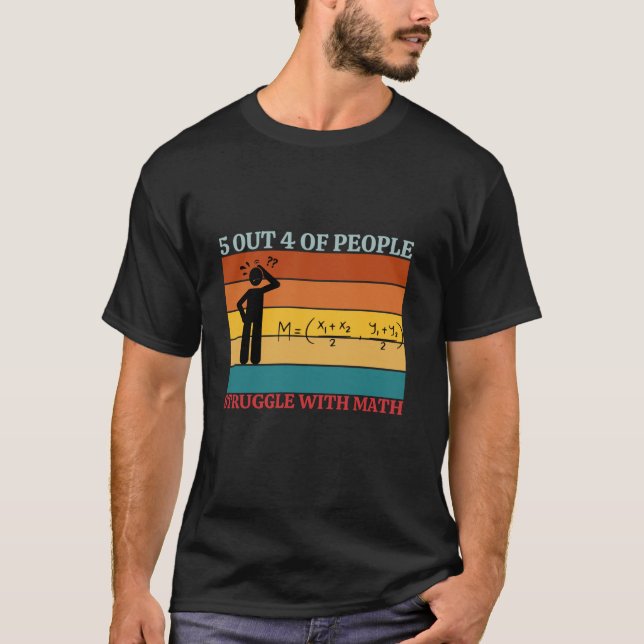 Camiseta 5 Em 4 Pessoas De Luta Com Matemática Engraçada Vi (Frente)