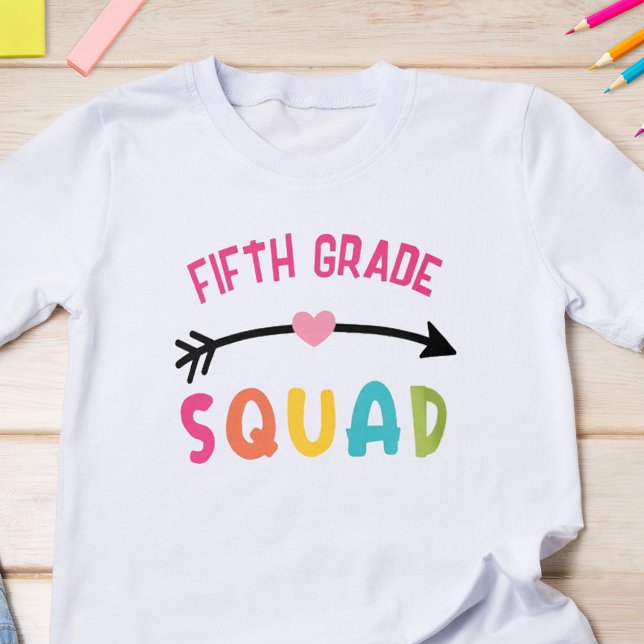 Camiseta 5 Grad Squad School (Start the school year off with some fun with this cute back to school t-shirt.)