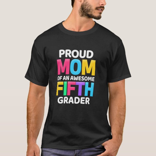 Camiseta 5 Grade Orgulhosa Mãe De Um Incrível Quinto Grau (Frente)