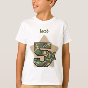 Camiseta 5o Nome feito sob encomenda de Camo do menino do