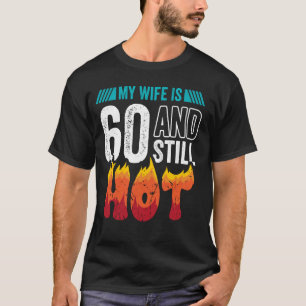 Camiseta 60º Aniversário da Esposa tem 60 Ainda Quentes 60