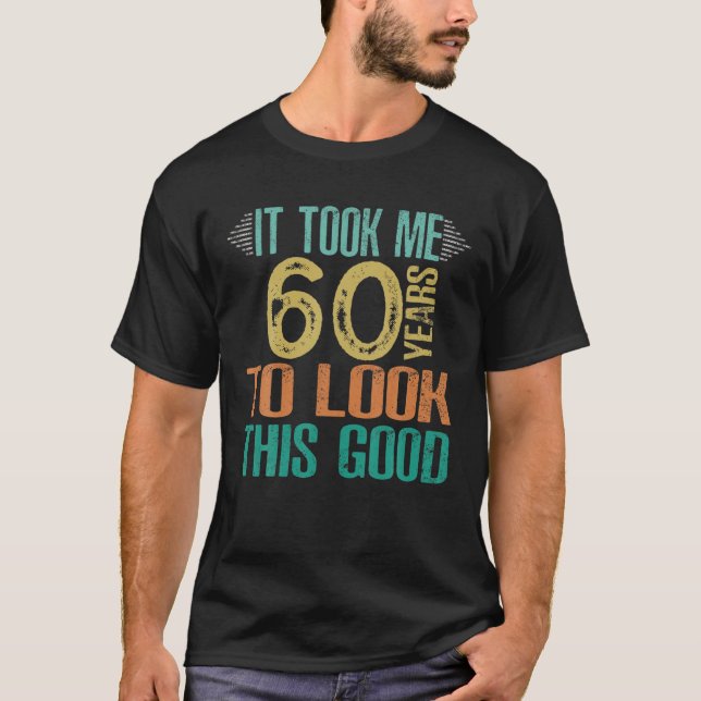 Camiseta 60º Aniversário - Levei 60 Anos A Ver Este G (Frente)