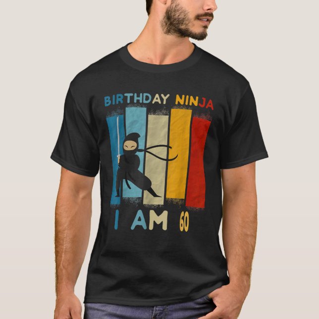 Camiseta 60º Aniversário Menino Ninja Com Mais De 60 Anos E (Frente)