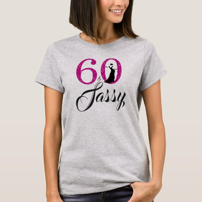 Camiseta 60 e Presente de Aniversário Rosa Sassy (Frente)