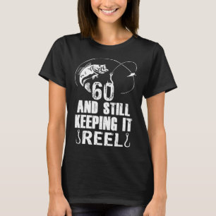 Camiseta 60.o aniversário e ainda a mantém a pesca do rolo