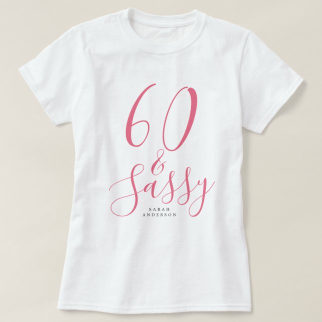 Camiseta 60 Sassy Pink Nome Personalizado 60º Presente de A (Frente do Design)