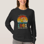 Camiseta 61 Year Old Women Bday 1961 Vintage 61st Birthday<br><div class="desc">Birthday Design For anyone who's horoscope say difficult & Stubborn But totally worth.Wear it with pride at work,  school gym perfect to pair with shorts,  leggings or jeans for a casual yet trendy Look</div>