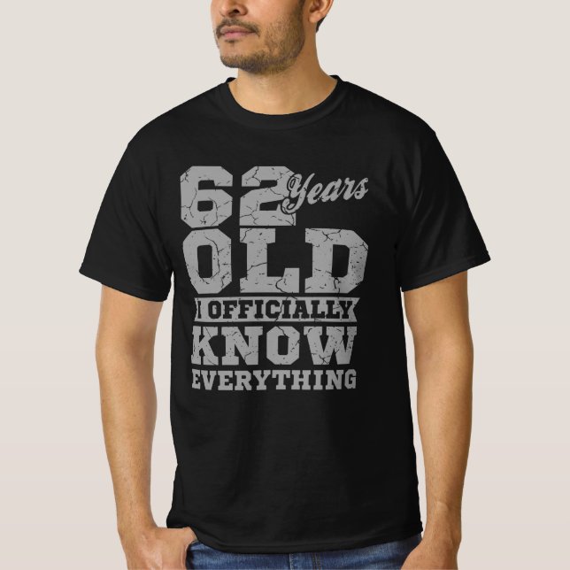 Camiseta 62 ANOS Pai Aniversário De 62 Anos Sabe Tudo (Frente)
