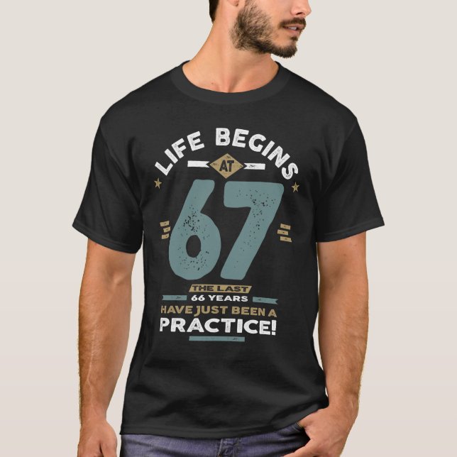 Camiseta 67º aniversário - A vida começa aos 67 (Frente)