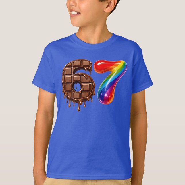 Camiseta 67 - 6 7 - Meme do Seis Sete - Chocolate - Bastão  (Frente)