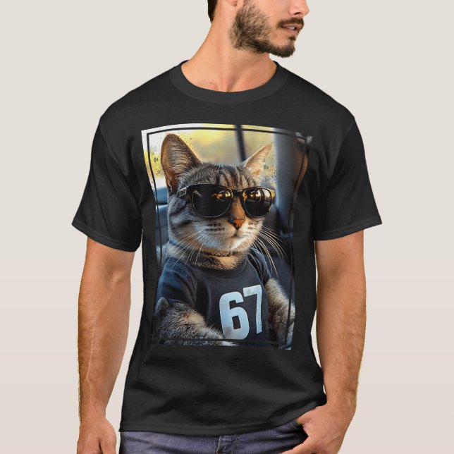 Camiseta 67 And Still Cool Funny Birthday Meme Cat  (Frente)