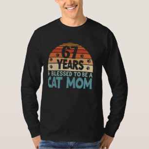 Camiseta 67 anos e abençoada por ser mãe de gato! 67 Anos