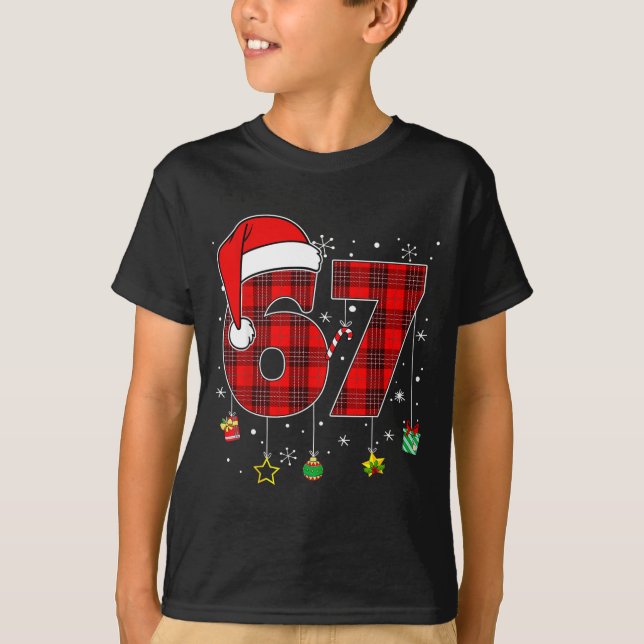 Camiseta 67 Christmas Plaid Santa Hat Funny Family Matching (Frente)