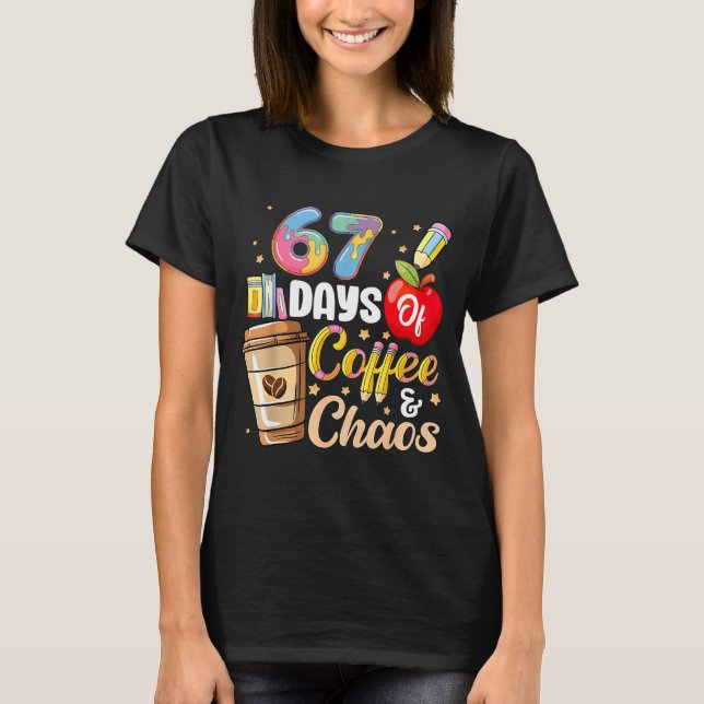 Camiseta 67 Days Of Coffee &amp; Chaos Funny Teacher Six Se (Frente)