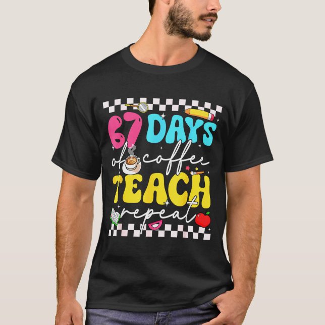 Camiseta 67 Days Of Coffee Teach Repeat Funny Six Seven Mem (Frente)