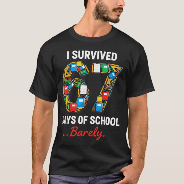 Camiseta 67 Days Of School Funny I Survived Six Seven Meme  (Frente)