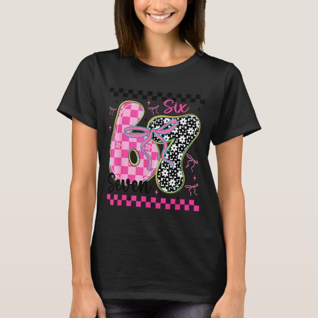 Camiseta 67 Funny Meme Filled With Hearts Six Seven Valenti (Frente)