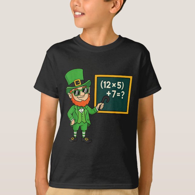 Camiseta 67 Funny St Patricks Day Math Teacher Meme Six Sev (Frente)