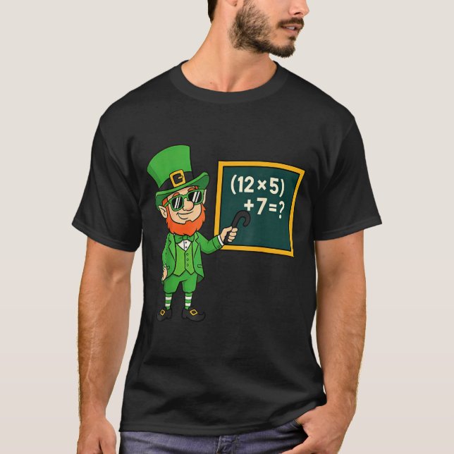 Camiseta 67 Funny St Patricks Day Math Teacher Meme Six Sev (Frente)