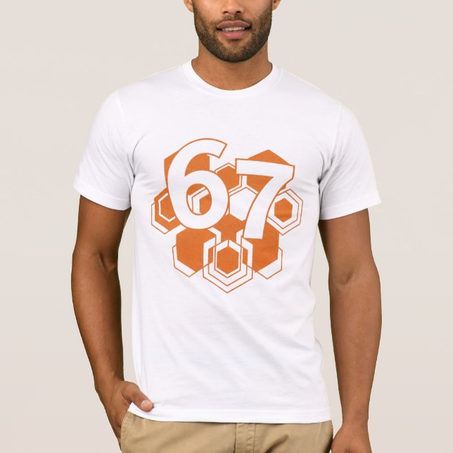 Camiseta 67 Hexa Fusion – Bold Geometric Number Design (Frente)