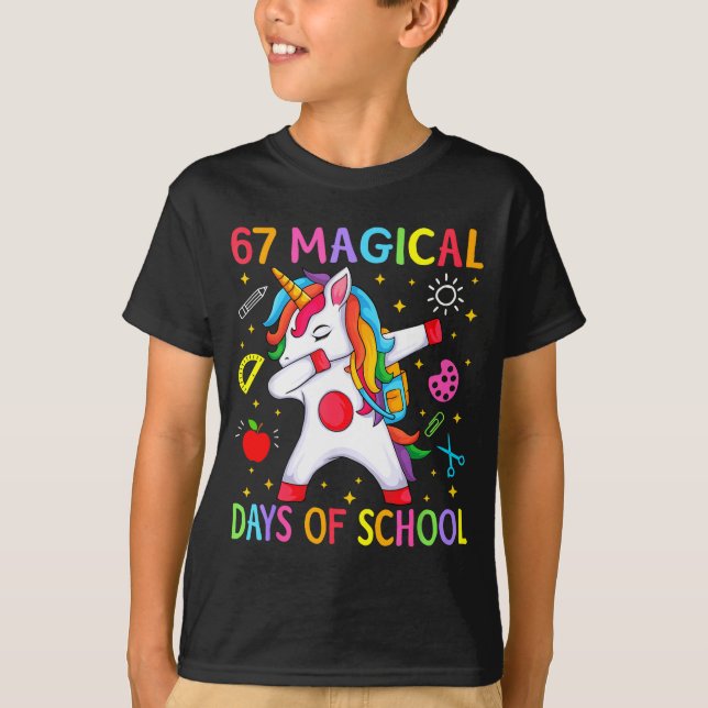 Camiseta 67 Magical Days Of School Unicorn Six Seven Teache (Frente)