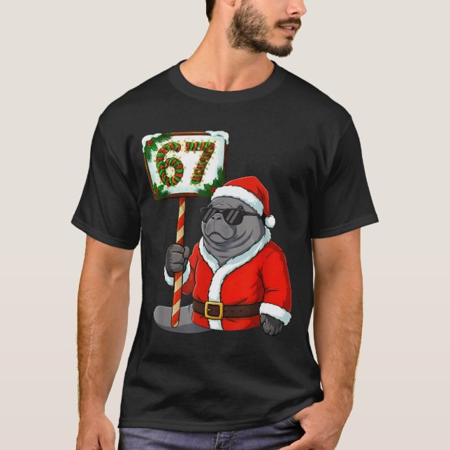 Camiseta 67 Manatee Christmas Six Seven Meme Brainrot Manat (Frente)
