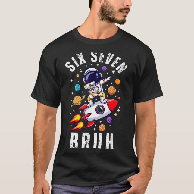 Camiseta 67 Meme Astronaut Dabbing In Space Funny Six Seven (Frente)
