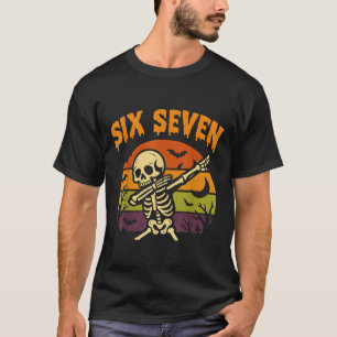 Camiseta 67 Meme de Halloween 6 7 Esqueleto Seis Sete Númer