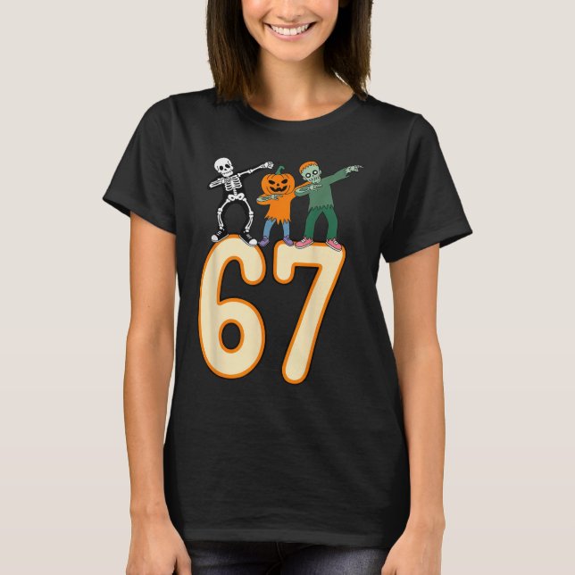 Camiseta 67 Meme de Halloween 6 7 Números Seis Sete Esquele (Frente)