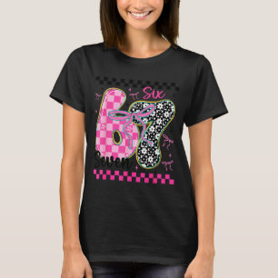 Camiseta 67 Meme Divertido Cheio de Corações Seis Sete Vale
