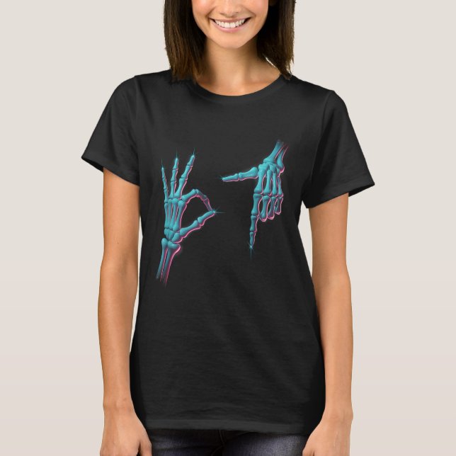Camiseta 67 Meme Mão de Esqueleto 6 7 Halloween Seis Sete D (Frente)