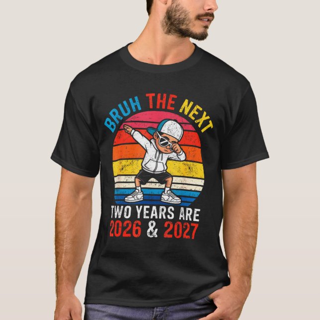 Camiseta 67 Nye 2026 Funny New Year's Eve Party 6 7 Meme Bo (Frente)