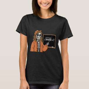 Camiseta 67 Professor de Matemática Esqueleto Halloween Rai