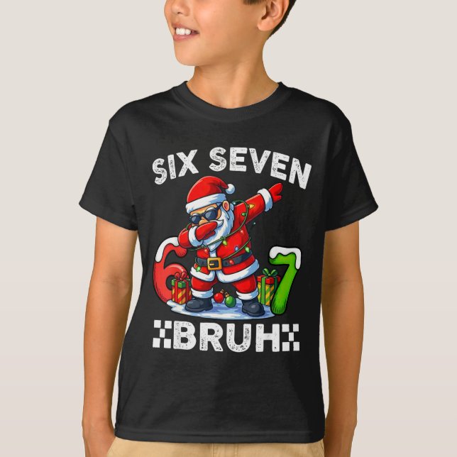 Camiseta 67 Six Seven Bruh Funny Christmas 6 7 Meme Men Wom (Frente)