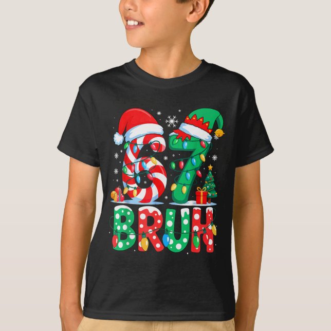 Camiseta 67 Six Seven Bruh Funny Christmas 6 7 Meme Men Wom (Frente)