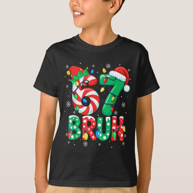 Camiseta 67 Six Seven Bruh Funny Christmas 6 7 Meme Men Wom (Frente)