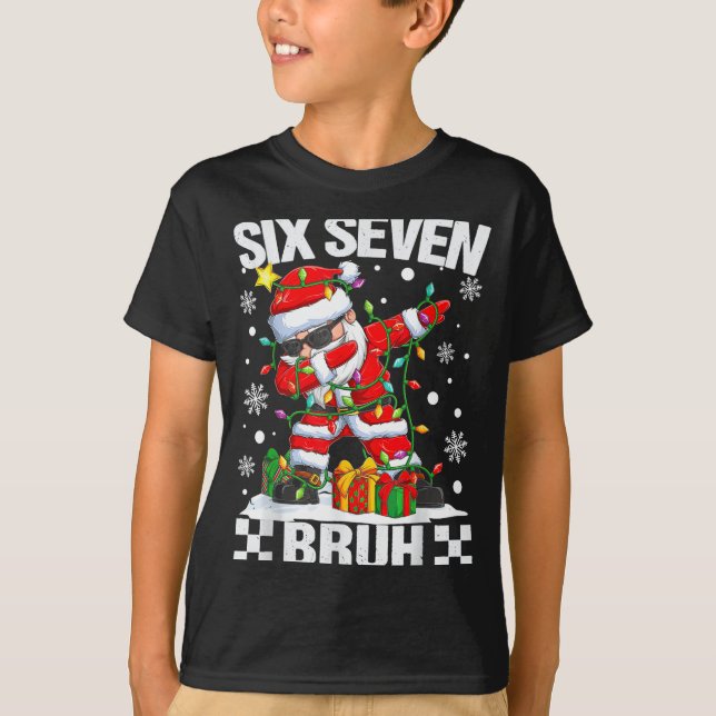 Camiseta 67 Six Seven Bruh Funny Christmas 6 7 Meme Men Wom (Frente)