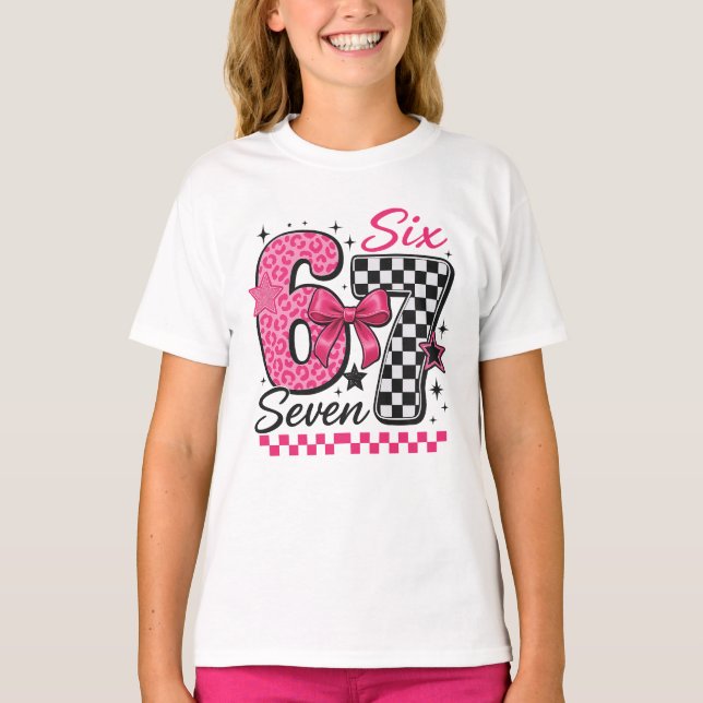 Camiseta 67 Six Seven Pink Retro Pop Culture (Frente)