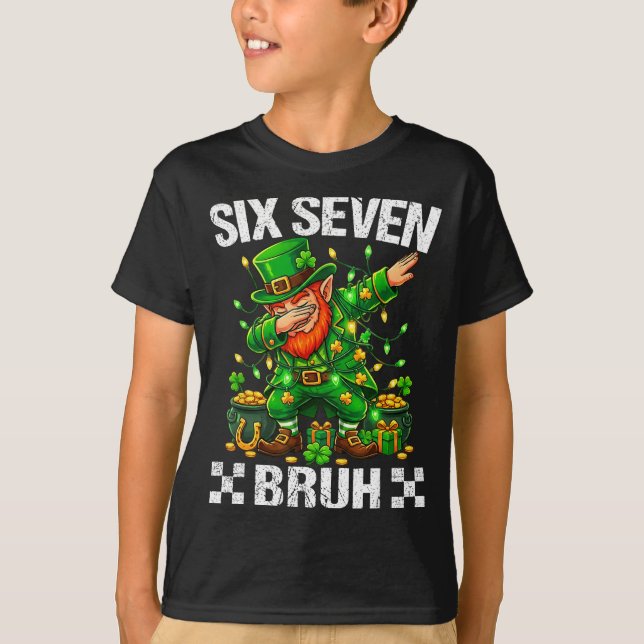 Camiseta 67 St Patricks Funny Six Seven Meme Leprechaun Boy (Frente)
