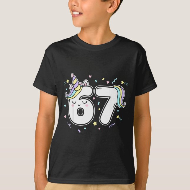 Camiseta 67 Unicorn Six Seven 6-7 Meme  (Frente)