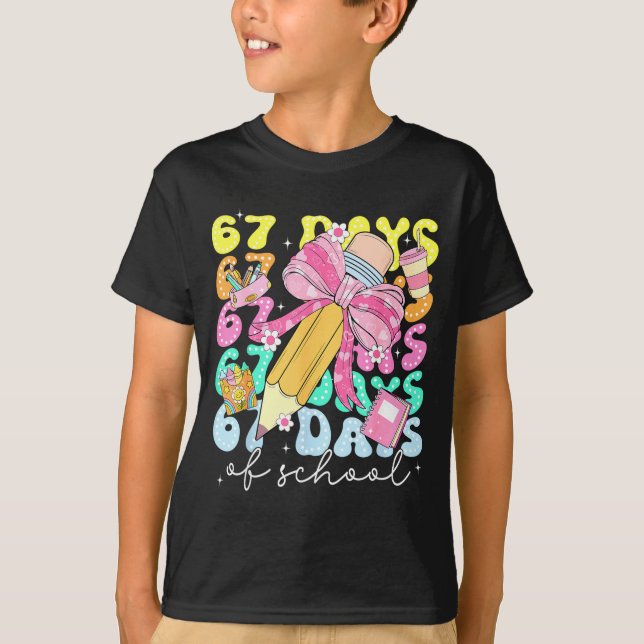 Camiseta 67th Day Of School 67 Days Pencil Coquette Bow Mem (Frente)