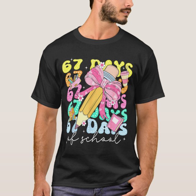 Camiseta 67th Day Of School 67 Days Pencil Coquette Bow Mem (Frente)
